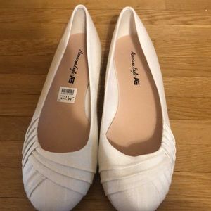 American Eagle white flats 11W